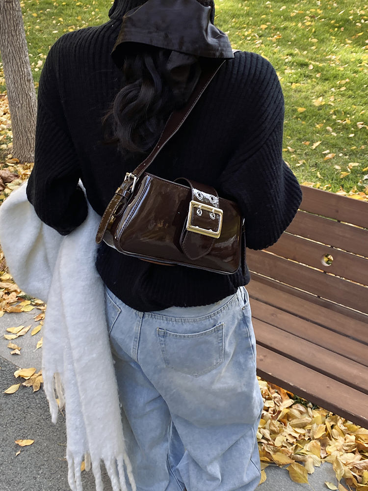 Glowra Shoulder Bag
